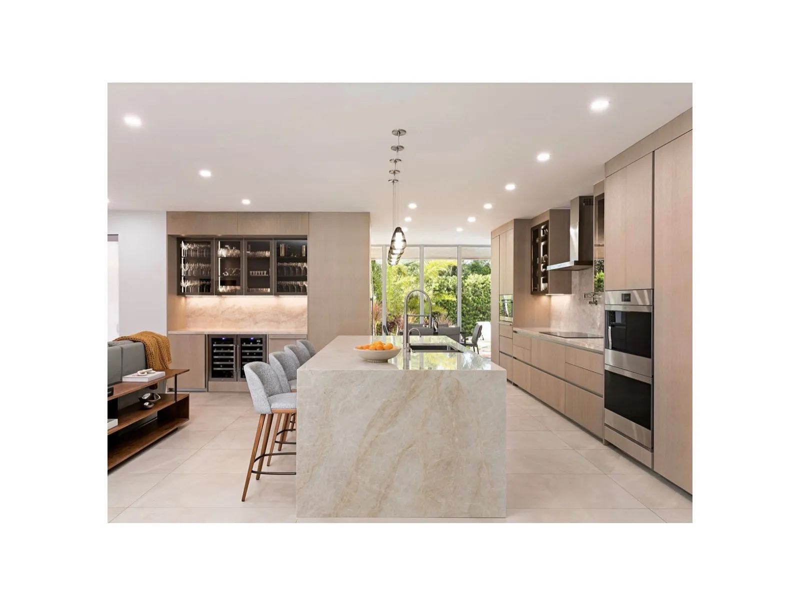 Home Bar, Modern, Private home, Florida: home bar photo 1 by DALOP Design