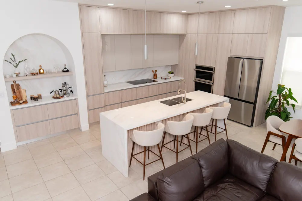 JH Residence, Kitchen Remodel, Miami, Florida: kitchen photo 5 by DALOP Design