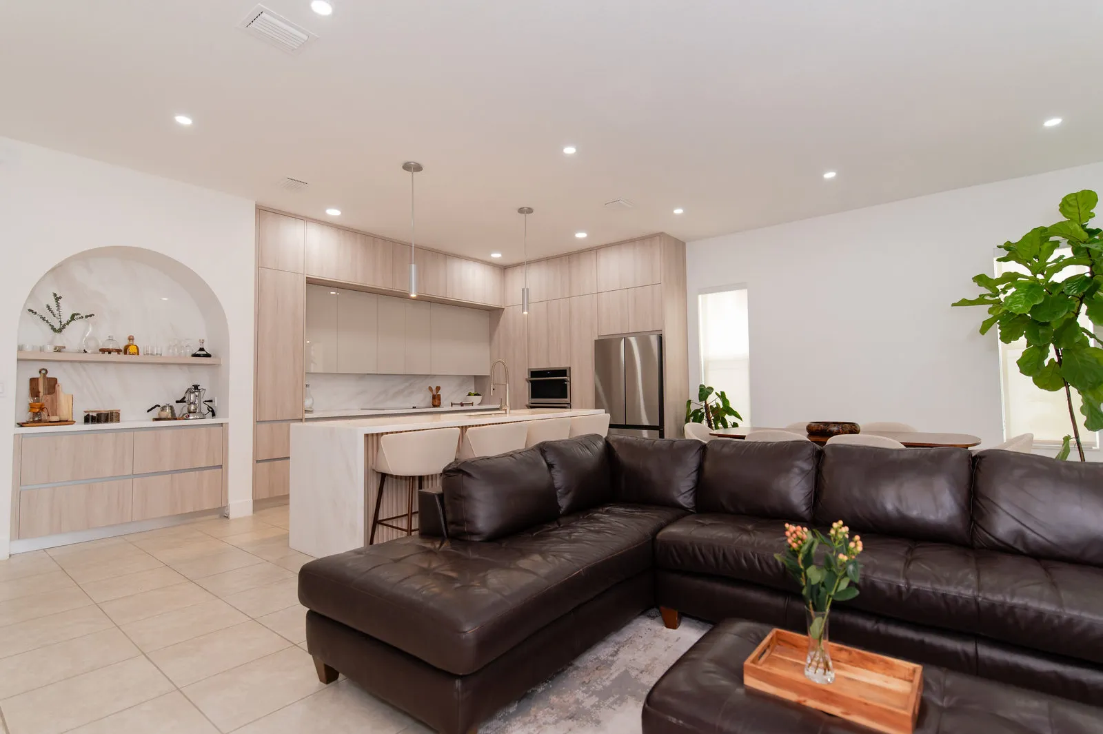 JH Residence, Kitchen Remodel, Miami, Florida: kitchen photo 6 by DALOP Design