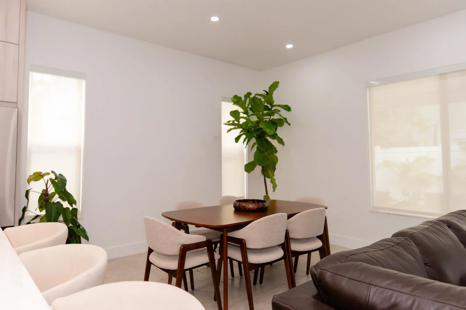 JH Residence, Kitchen Remodel, Miami, Florida: kitchen photo 10 by DALOP Design