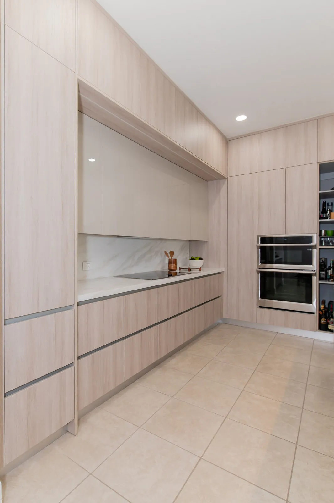 JH Residence, Kitchen Remodel, Miami, Florida: kitchen photo 13 by DALOP Design