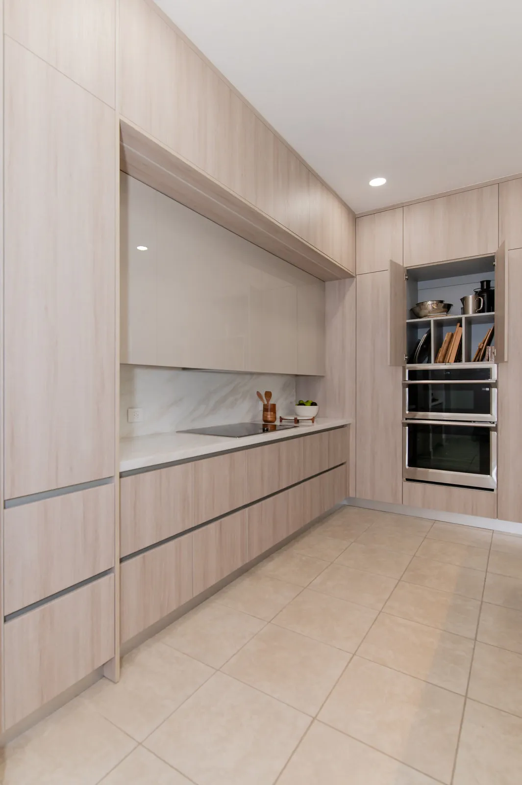 JH Residence, Kitchen Remodel, Miami, Florida: kitchen photo 14 by DALOP Design