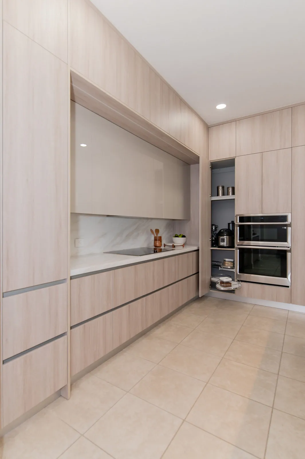 JH Residence, Kitchen Remodel, Miami, Florida: kitchen photo 15 by DALOP Design