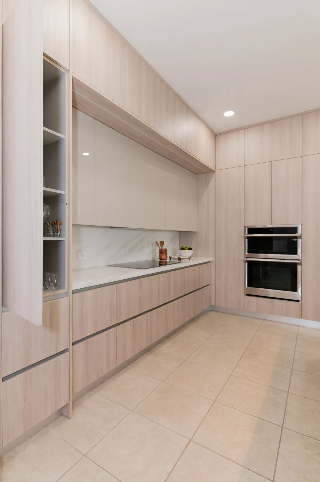 JH Residence, Kitchen Remodel, Miami, Florida: kitchen photo 17 by DALOP Design