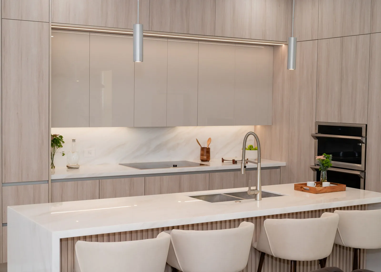 JH Residence, Kitchen Remodel, Miami, Florida: kitchen photo 22 by DALOP Design