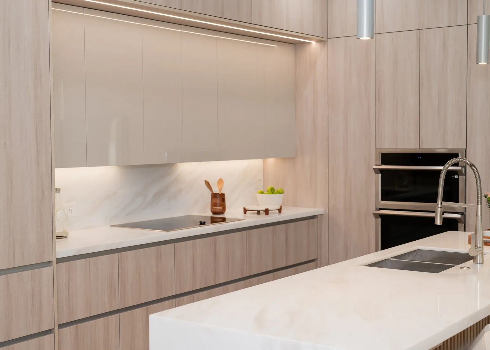 JH Residence, Kitchen Remodel, Miami, Florida: kitchen photo 23 by DALOP Design