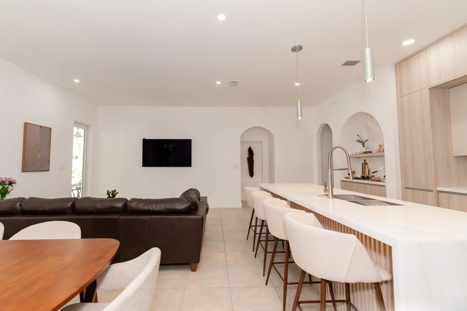 JH Residence, Kitchen Remodel, Miami, Florida: kitchen photo 24 by DALOP Design