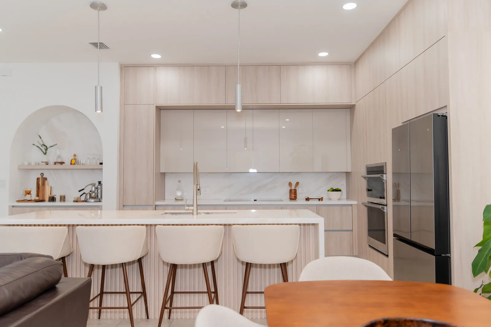 JH Residence, Kitchen Remodel, Miami, Florida: kitchen photo 25 by DALOP Design