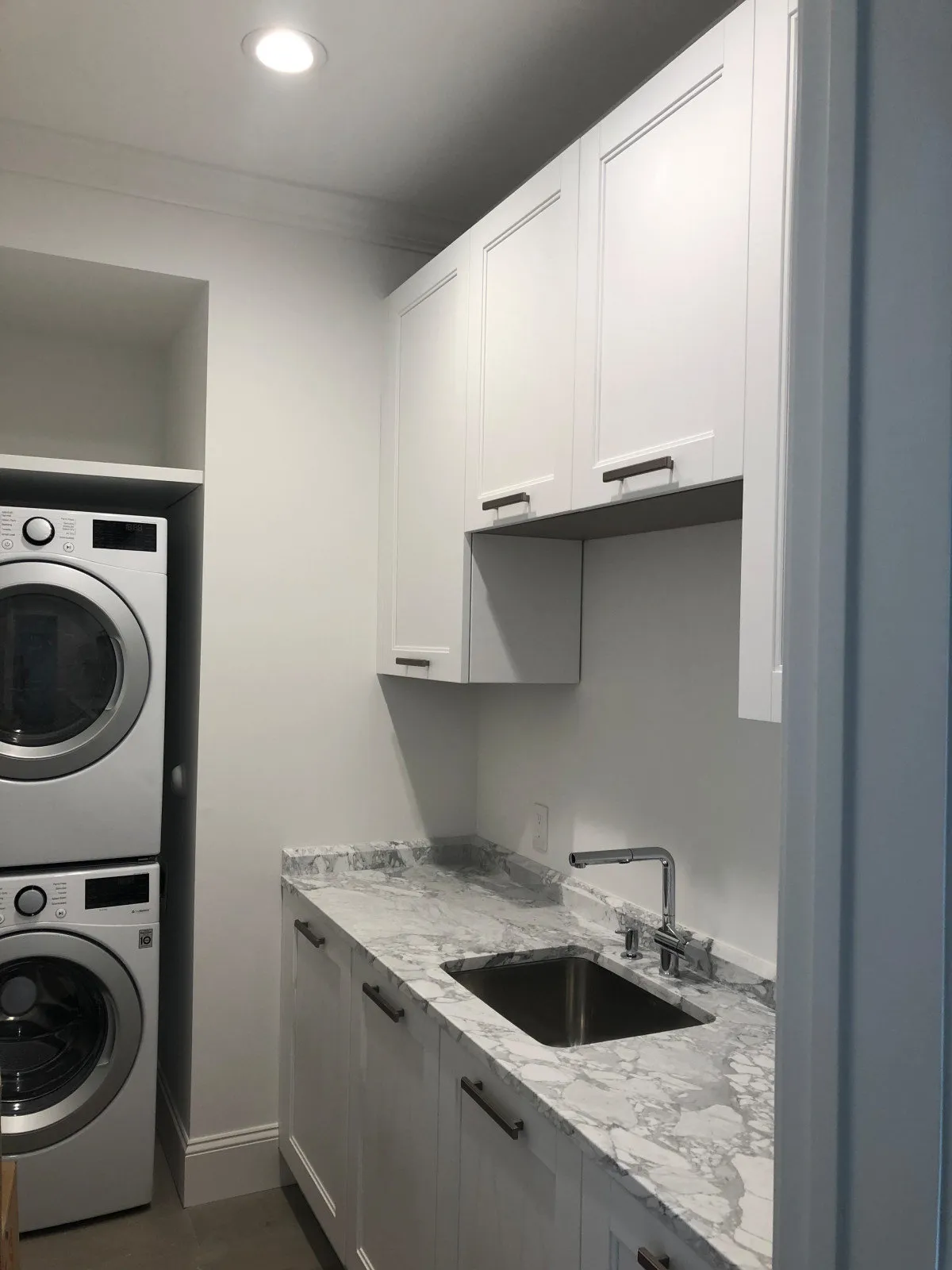 Laundry Rooms, Private homes, Florida: outdoor and utility space photo 1 by DALOP Design