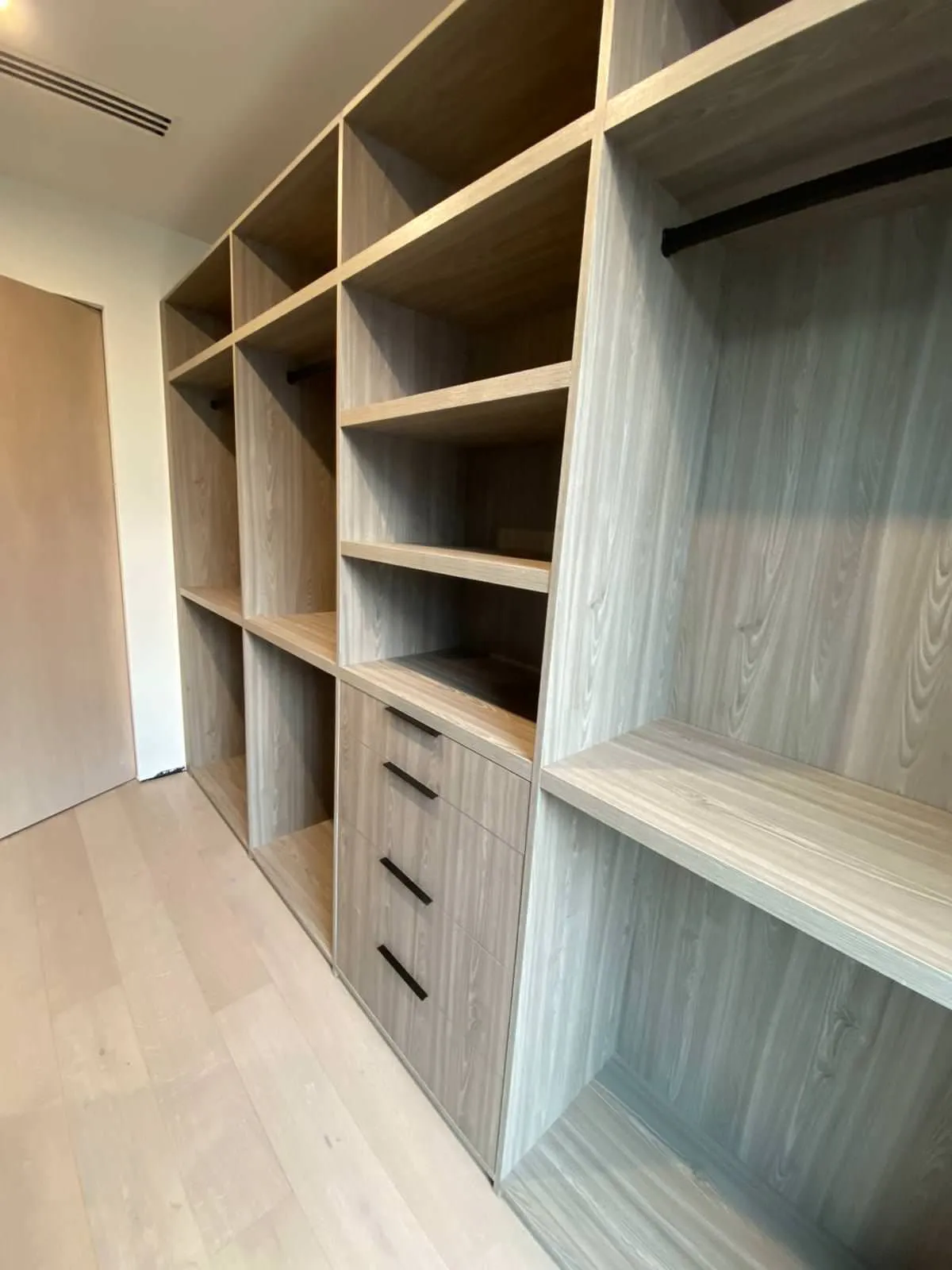 N Bay Road, Walk-in Closet, Miami Beach, Florida: closet photo 1 by DALOP Design