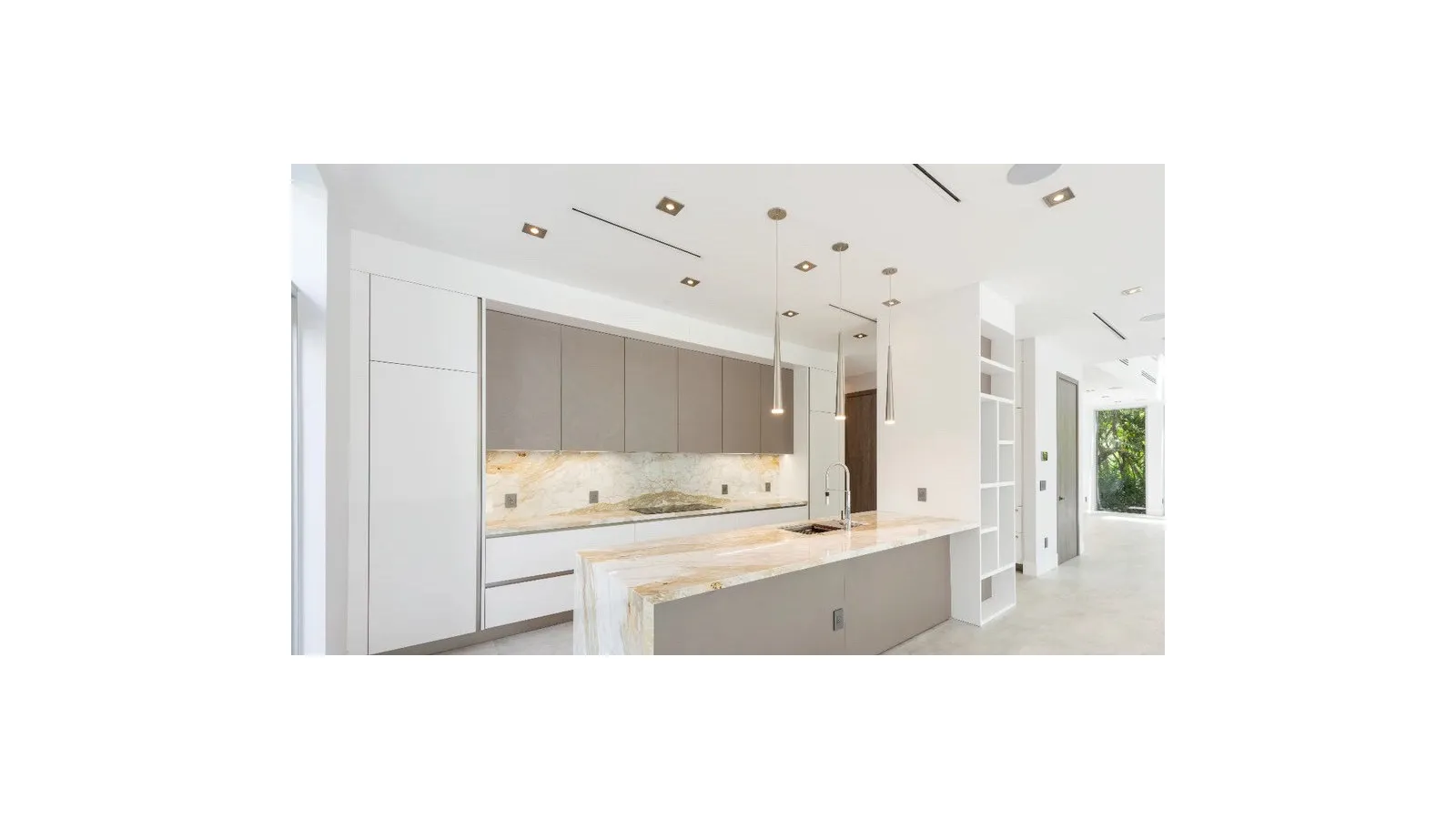 Spec Home, Mid-Century Modern, Coral Gables, Florida: spec home photo 3 by DALOP Design